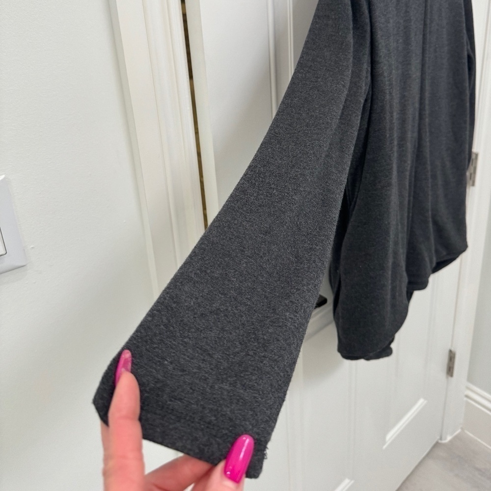 UGG Women's Wrap. Size M. Charcoal Gray. New! - Picture 2 of 5